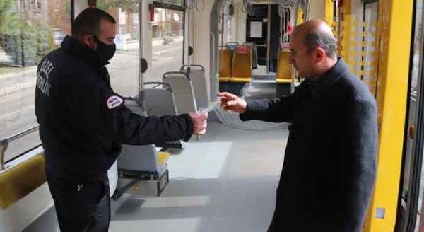 Eskişehir'de oralarda ücretsiz maske dağıtılıyor!