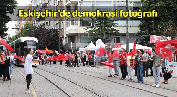 Eskişehir'de partiler yan yana