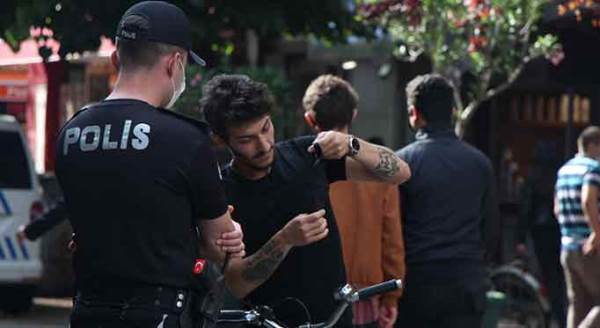 Eskişehir'de polisten maske ve sosyal mesafe operasyonu