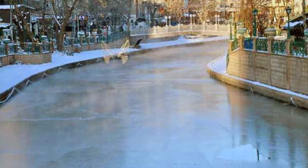 Eskişehir'de Porsuk Çayı buz tuttu!