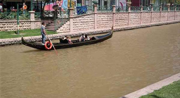 Eskişehir'de Porsuk Çayı renk değiştirdi!