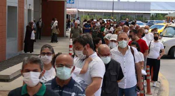 Eskişehir'de randevular doldu, kuyruk oluştu!