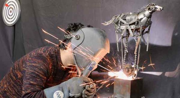 Eskişehir'de saat ve bisiklet parçaları ile bunu yapıyor!