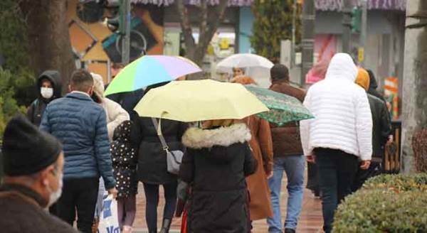 Eskişehir'de sağanak altında renkli görüntüler