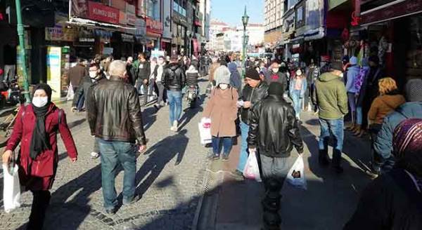 Eskişehir'de salgın endişesini artıran görüntüler!