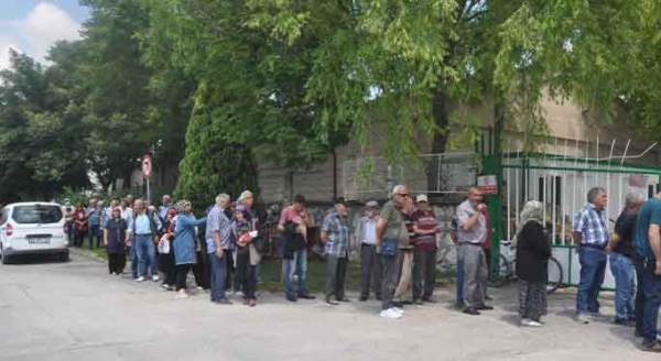 Eskişehir'de şeker kuyruğu! Metrelerce...