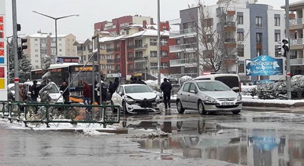 Eskişehir'de sekiz araç birbirine girdi