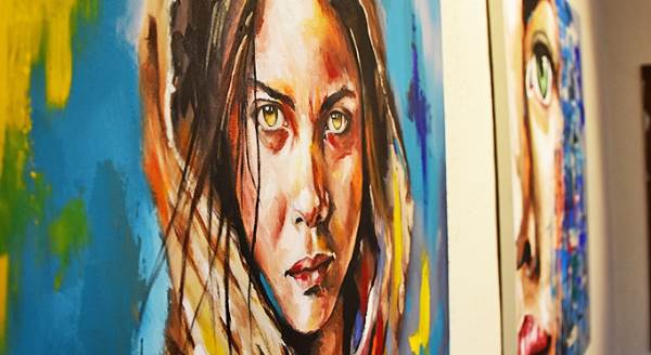 Eskişehir'de sesler onun elinde renklere dönüştü