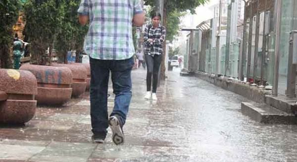 Eskişehir'de şiddetli sağanak kenti esir aldı