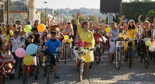 Eskişehir'de Süslü Kadınlar Bisiklet Turu