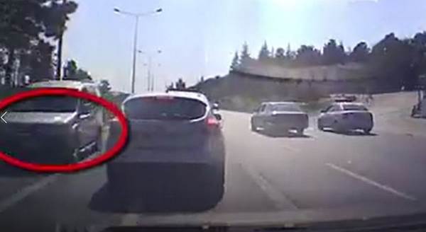 Eskişehir'de ters yöne giren araç korku saldı