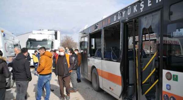 Eskişehir'de TIR ile halk otobüsü çarpıştı!