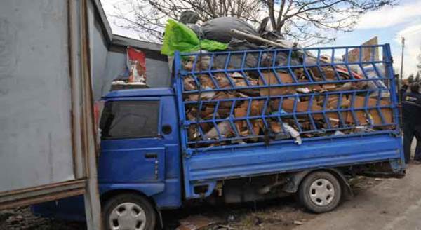 Eskişehir'de TIR kamyonetle çarpıştı, trafik felç oldu!
