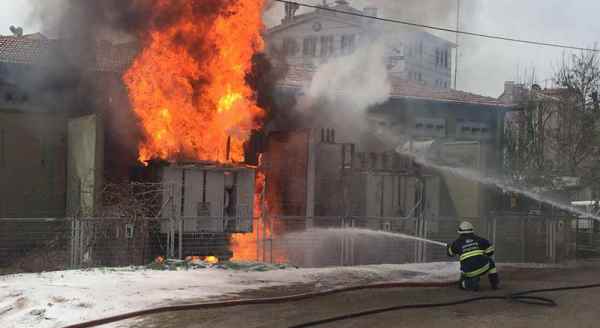 Eskişehir’de trafo alev alev yandı