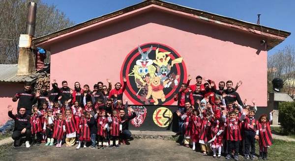 Eskişehir'de ÜniESES'ten anlamlı organizasyon