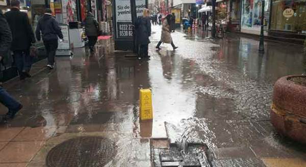 Eskişehir'de yağmur aniden bastırınca...