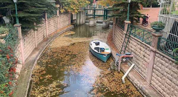 Eskişehir'de yapraklar Porsuk ile buluştu