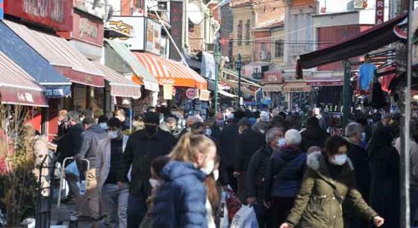 Eskişehir'de yasaklar sosyal mesafeyi unutturdu