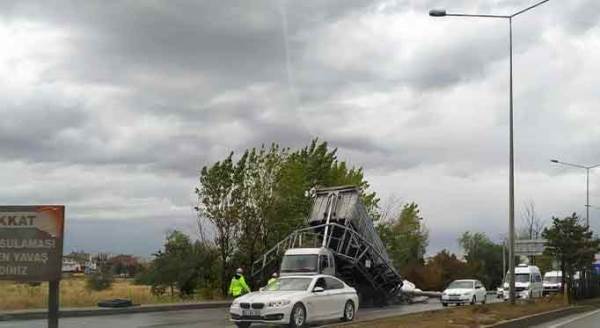 Eskişehir'de yine çevre yolu yine kaza!