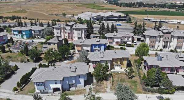 Eskişehir'deki bu evlerin çatıları aslında kırmızı!