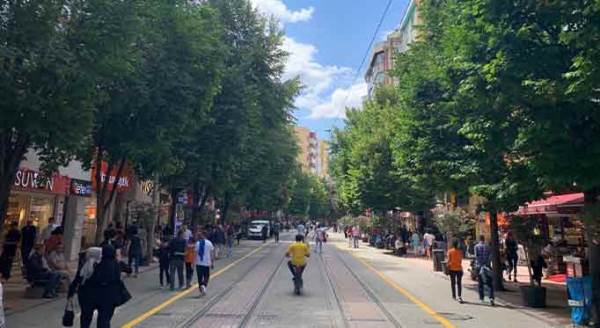 Eskişehir’deki bu koku vatandaşı mest ediyor!