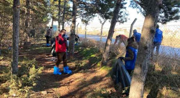 Eskişehir'deki çirkin manzaraya 2 saatte son verdiler