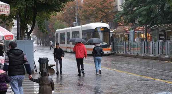 Eskişehir'den "pazar yağmuru" manzaraları