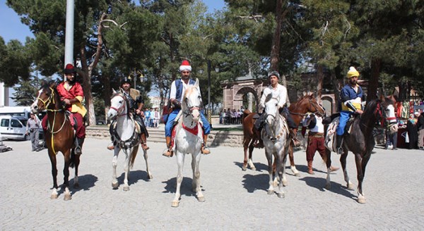 Eskişehir'den Bilecik'e atlarla gittiler!