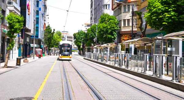 Eskişehir evine çekildi, onlar çalıştı!