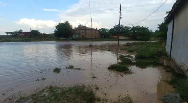 Eskişehir'i dolu ve sel vurdu