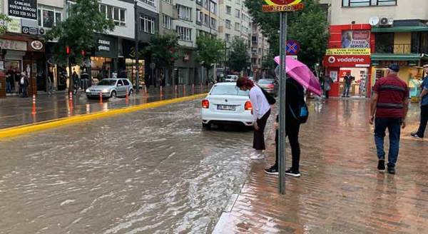 Eskişehir'i felç eden sağanak!