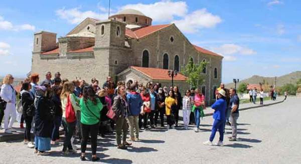 Eskişehir'in bu ilçesi ziyaretçi akınına uğruyor