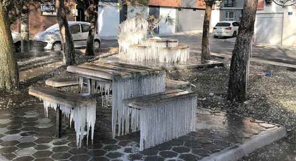 Eskişehir'in donduran soğuğunda eşsiz görüntüler