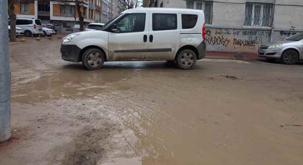 Eskişehir'in göbeğinde isyan ettiren çamur deryası!