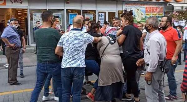 Eskişehir'in göbeğinde kadınların saç saça baş başa kavgası!