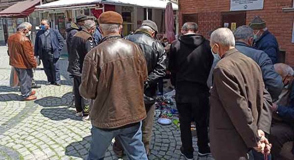 Eskişehir'in göbeğinde tezgah açtılar, sokak karıştı!