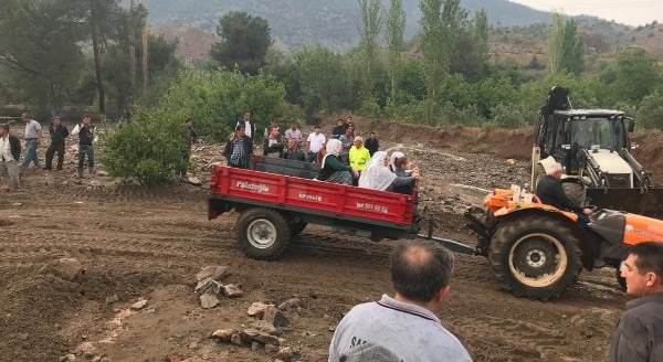 Eskişehir'in Sarıcakaya ilçesinde sel felaketi