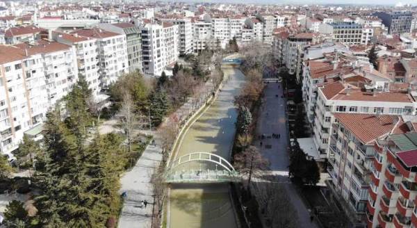 Eskişehir'in simgesi "Porsuk Çayı" coştu!