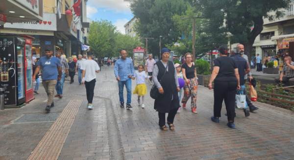 Eskişehir kavruluyor, Eskişehirli ise bakın ne yapıyor?