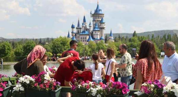Eskişehir Masal Şatosu o günlerini mumla arıyor!