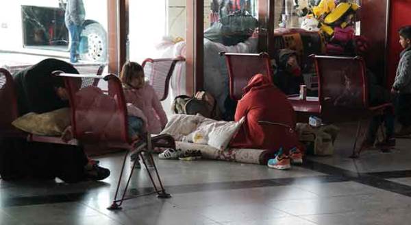 Eskişehir otogarı böyle görüntülendi! Göçmenler akın etti...