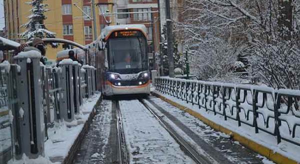 Eskişehir yeniden beyaza büründü