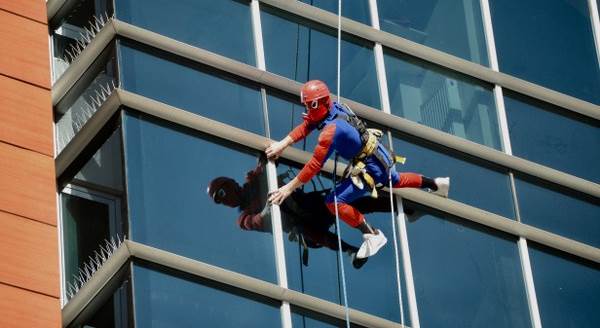 Eskişehirli "Örümcek Adam"dan Mehmetçiğe selam