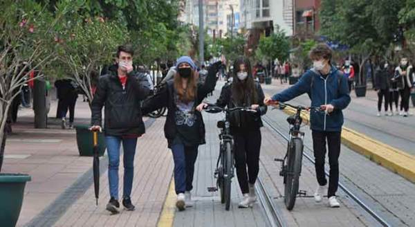 Eskişehirli gençler yağışlı havaya aldırmadı