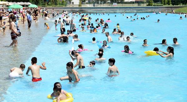 Eskişehirliler plaja akın etti