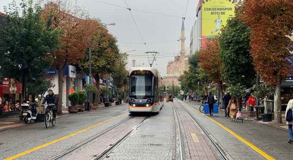 Eskişehirliler yeni güne yağmurla başladı