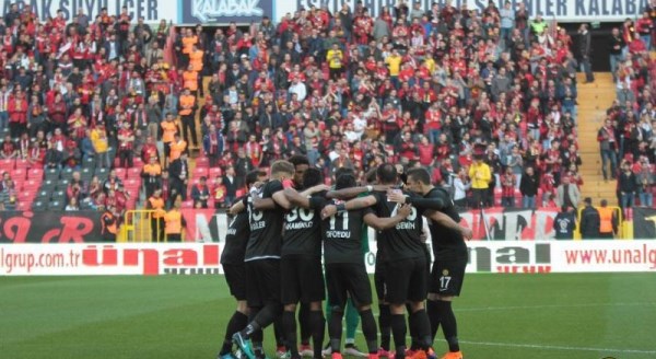 Eskişehirspor Altınordu maçında fotoğraflar
