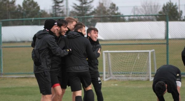 Eskişehirspor antrenmanında gülümseten görüntü