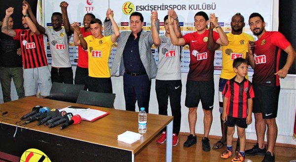 Eskişehirspor'da imza şov