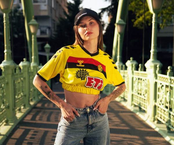 Eskişehirspor kadınlar için crop formaları satışa sundu!